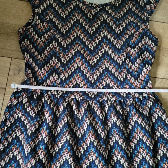 Dress - Picture 4 of 6